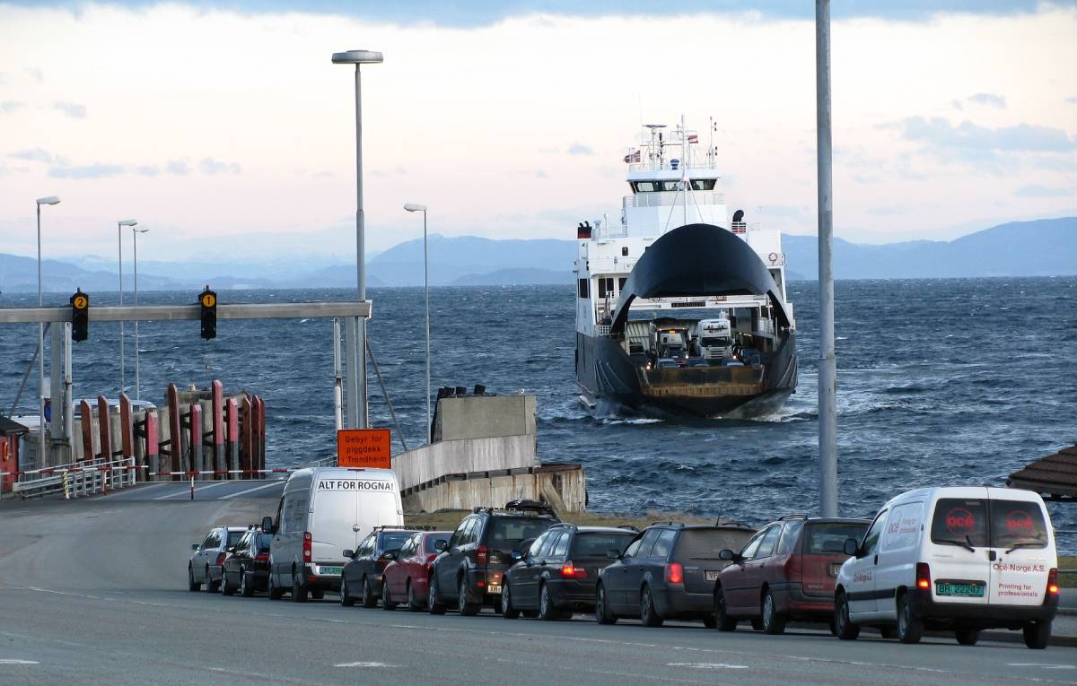 Un ferry s'est échoué dans le Nordland 4 Un ferry s'est échoué dans le Nordland - 3