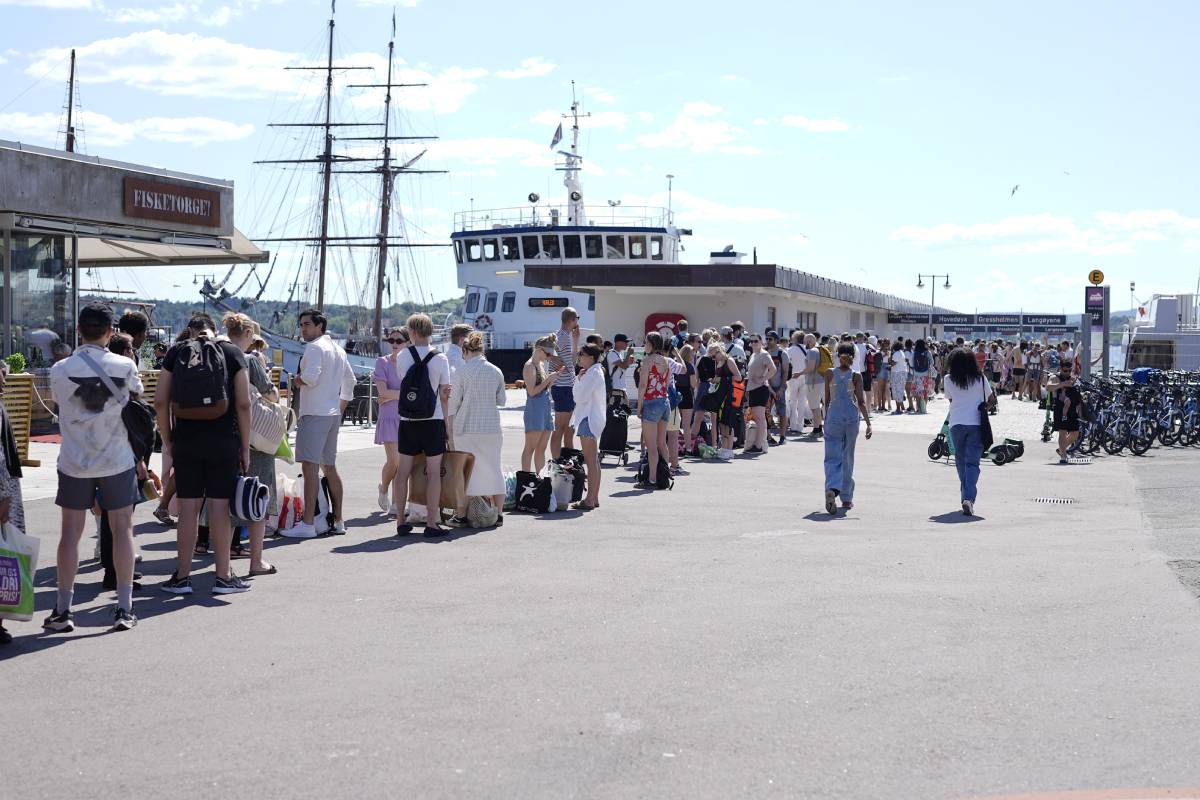 PHOTO : Chaos des files d'attente à Oslo : des centaines de personnes attendent de prendre des ferries pour les îles du fjord d'Oslo 8 PHOTO : Chaos des files d'attente à Oslo : des centaines de personnes attendent de prendre des ferries pour les îles du fjord d'Oslo - 7