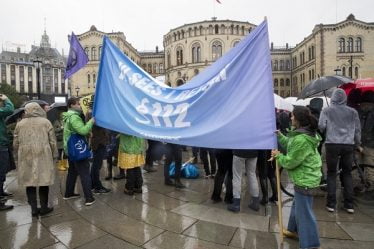 Grève pour le climat humide devant le Parlement - 18