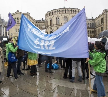 Grève pour le climat humide devant le Parlement 2 Grève pour le climat humide devant le Parlement - 1