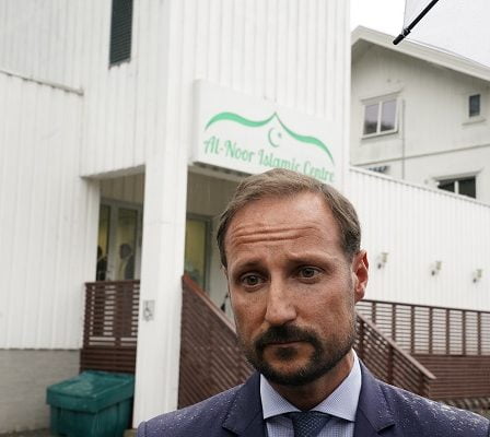 La visite de la mosquée a marqué le prince héritier Haakon 2 La visite de la mosquée a marqué le prince héritier Haakon - 1