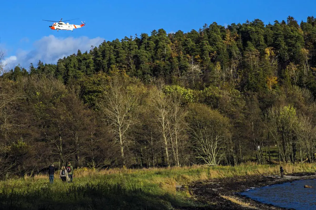 Père et fils sauvés de l'eau par deux jeunes de 17 ans à Jeløy à Moss 4 Père et fils sauvés de l'eau par deux jeunes de 17 ans à Jeløy à Moss - 3