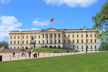 Le Roi envisage des cellules solaires pour le Palais. - 18