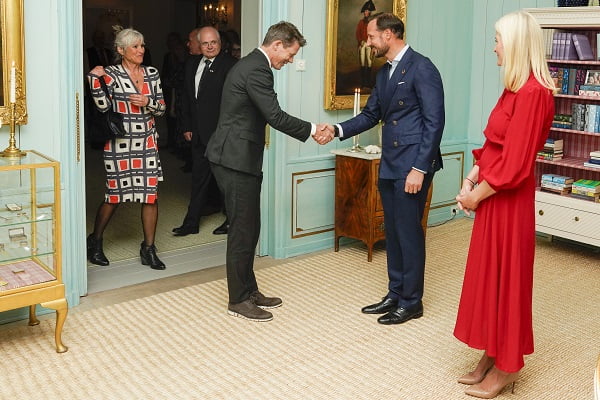 Le couple du prince héritier a accueilli des délégués de la Croix-Rouge 4 Le couple du prince héritier a accueilli des délégués de la Croix-Rouge - 3