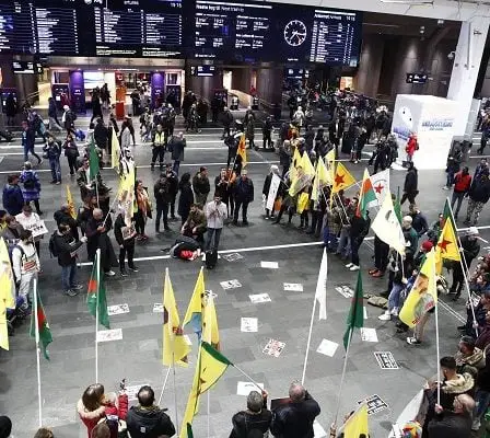 Les Kurdes ont manifesté à la gare centrale d'Oslo 6 Les Kurdes ont manifesté à la gare centrale d'Oslo - 5