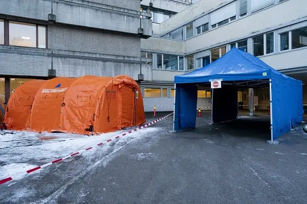 Les services d'urgence ont ouvert un test corona "drive thru" à Oslo 4 Les services d'urgence ont ouvert un test corona "drive thru" à Oslo - 3