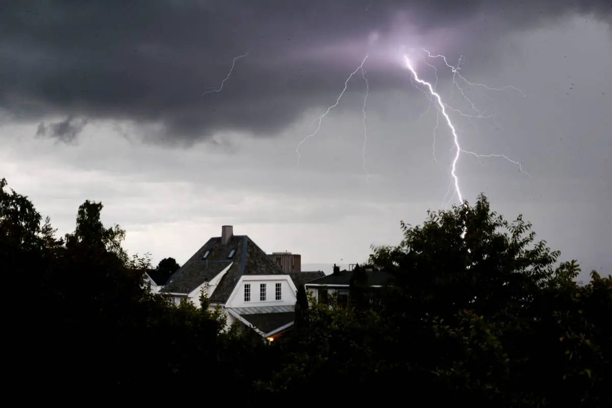 Avertissement de danger jaune : des éclairs et des pluies torrentielles sont attendus dans l'est de la Norvège 4 Avertissement de danger jaune : des éclairs et des pluies torrentielles sont attendus dans l'est de la Norvège - 3