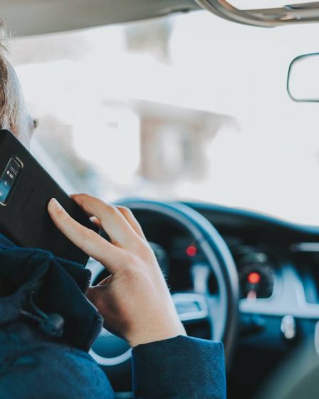 En moyenne, 43 personnes sont condamnées à une amende pour avoir utilisé leur téléphone portable au volant chaque jour en Norvège - 1