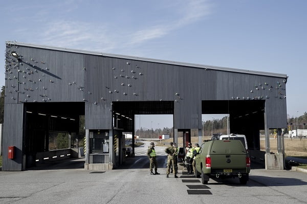 Les Norvégiens font les courses de Pâques en Suède malgré les exigences de quarantaine ultérieures 4 Les Norvégiens font les courses de Pâques en Suède malgré les exigences de quarantaine ultérieures - 3