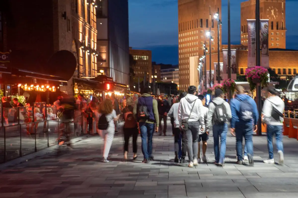 Aucun problème majeur signalé alors qu'Oslo revient au service d'alcool la nuit 4 Aucun problème majeur signalé alors qu'Oslo revient au service d'alcool la nuit - 3