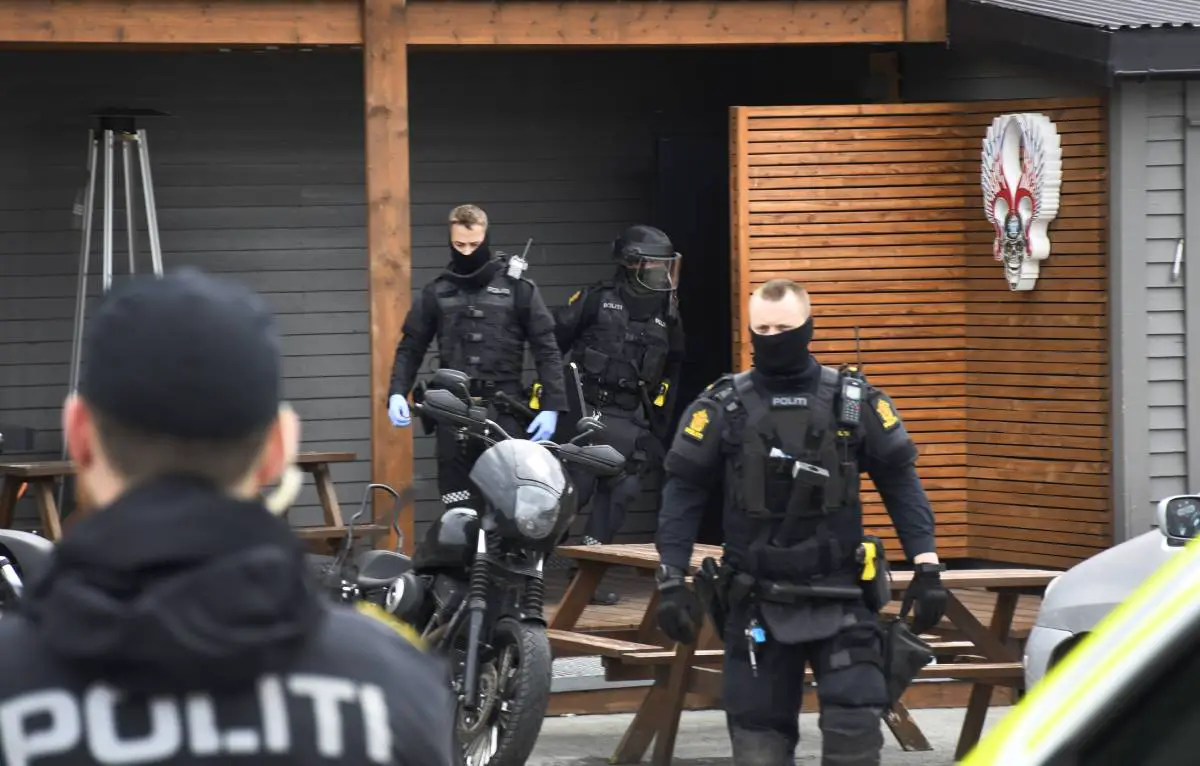 PHOTO : La police lance une opération majeure dans les locaux des Hells Angels à Tromsø 8 PHOTO : La police lance une opération majeure dans les locaux des Hells Angels à Tromsø - 7