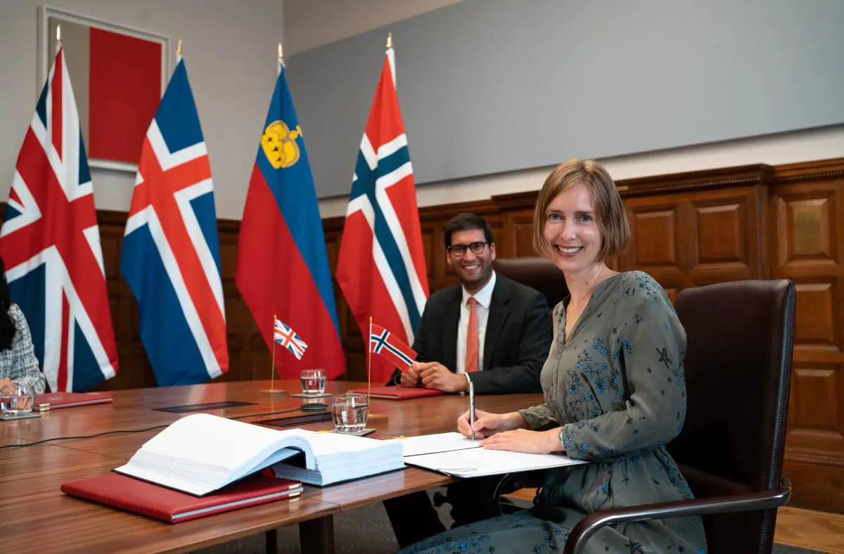 PHOTO : le ministre norvégien du Commerce signe un accord de libre-échange avec le Royaume-Uni - 3