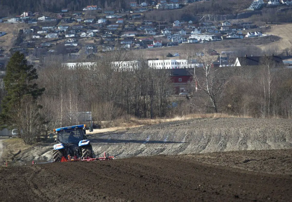 Une personne grièvement blessée dans un accident de la circulation avec un tracteur à Skjåk 4 Une personne grièvement blessée dans un accident de la circulation avec un tracteur à Skjåk - 3