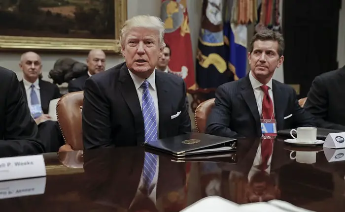 Trump promet des baisses d'impôts massives 4 Trump promet des baisses d'impôts massives - 3
