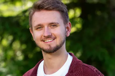 Un représentant de Sosialistisk Venstreparti fait un rapport de police sur les menaces d'un groupe néo-nazi - 16