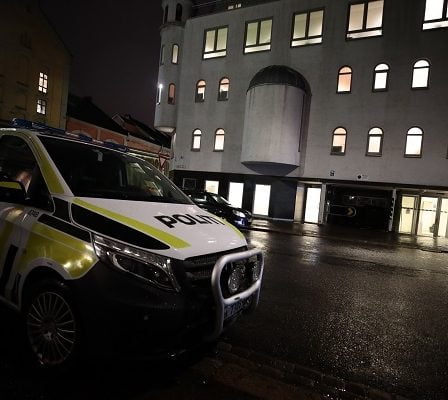 Une femme s'est fait mordre le doigt lors d'une bagarre à la mosquée d'Oslo - une femme accusée de violence 2 Une femme s'est fait mordre le doigt lors d'une bagarre à la mosquée d'Oslo - une femme accusée de violence - 1