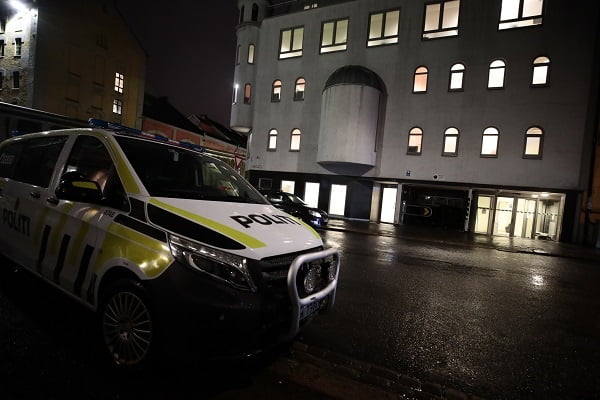 Une femme s'est fait mordre le doigt lors d'une bagarre à la mosquée d'Oslo - une femme accusée de violence 4 Une femme s'est fait mordre le doigt lors d'une bagarre à la mosquée d'Oslo - une femme accusée de violence - 3