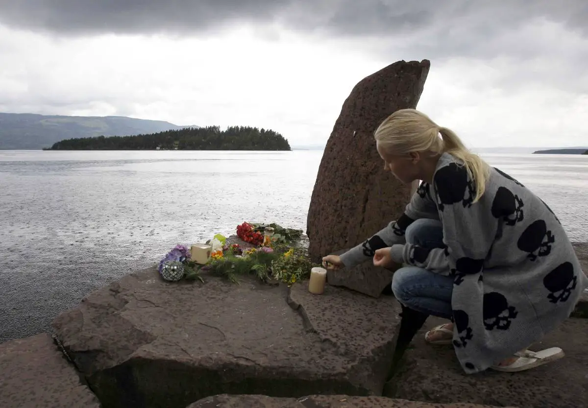 Une décennie s'est écoulée depuis les horribles attentats terroristes du 22 juillet en Norvège. Puissions nous ne jamais oublier - 9