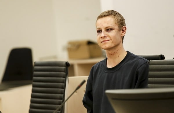 Manshaus lors d'interrogatoires par la police 4 Manshaus lors d'interrogatoires par la police - 3