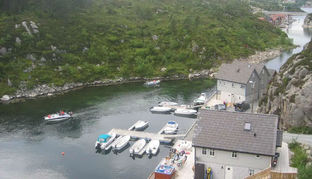 L'incendie d'une cabine à Bømlo s'étend - Les insulaires évacués 4 L'incendie d'une cabine à Bømlo s'étend - Les insulaires évacués - 3