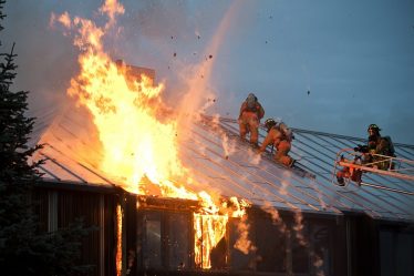 De nombreux incendies signalés dans tout le pays le soir du Nouvel An - 16