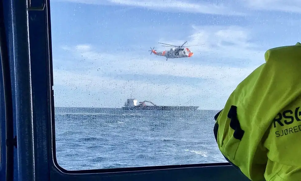 Trois personnes hospitalisées après un crash d'avion devant Mandal 4 Trois personnes hospitalisées après un crash d'avion devant Mandal - 3
