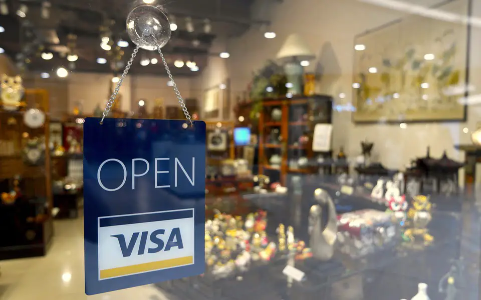 L'utilisation des cartes a augmenté de 7 % en août 4 L'utilisation des cartes a augmenté de 7 % en août - 3