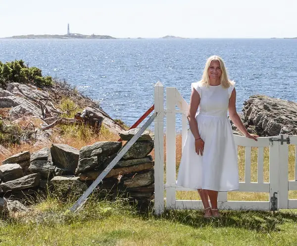 Célébration privée du 46e anniversaire de la princesse héritière Mette-Marit 4 Célébration privée du 46e anniversaire de la princesse héritière Mette-Marit - 3