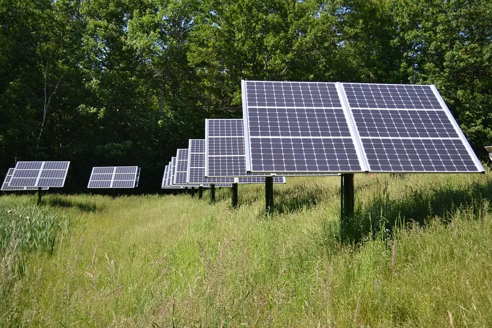 Le gouvernement s'engage à augmenter les investissements dans les énergies renouvelables 4 Le gouvernement s'engage à augmenter les investissements dans les énergies renouvelables - 3
