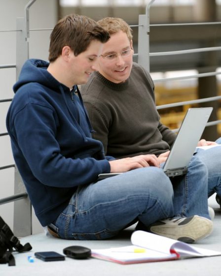 Forte baisse de l'emploi des jeunes 8 Forte baisse de l'emploi des jeunes - 7