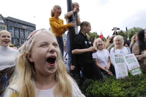 Plusieurs milliers de personnes ont rugi pour le climat 4 Plusieurs milliers de personnes ont rugi pour le climat - 3