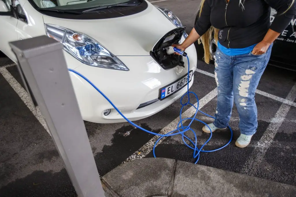 Sept propriétaires de VE sur dix ont des voitures à essence 4 Sept propriétaires de VE sur dix ont des voitures à essence - 3