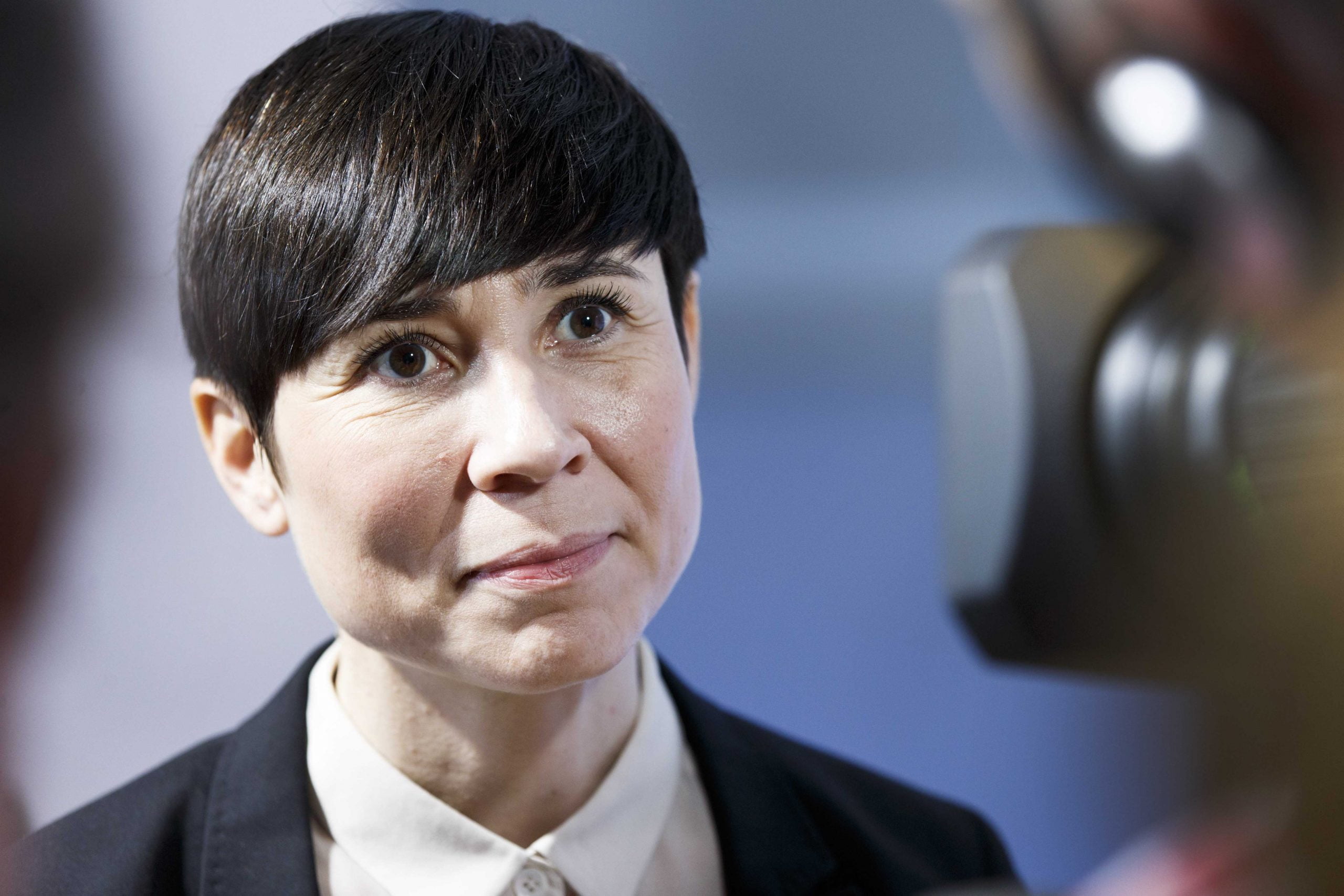 Le ministre de la Défense propose de supprimer 1 500 emplois 4 Le ministre de la Défense propose de supprimer 1 500 emplois - 3