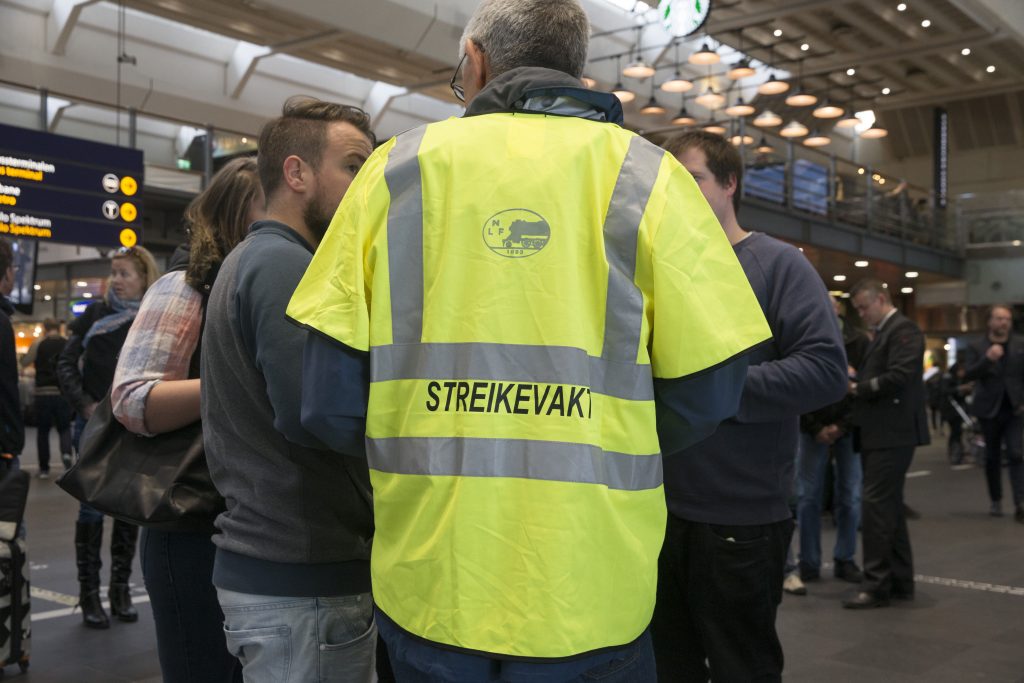 Les bus d'Østfold remplis à pleine capacité en raison de la grève des conducteurs de moteurs 4 Les bus d'Østfold remplis à pleine capacité en raison de la grève des conducteurs de moteurs - 3