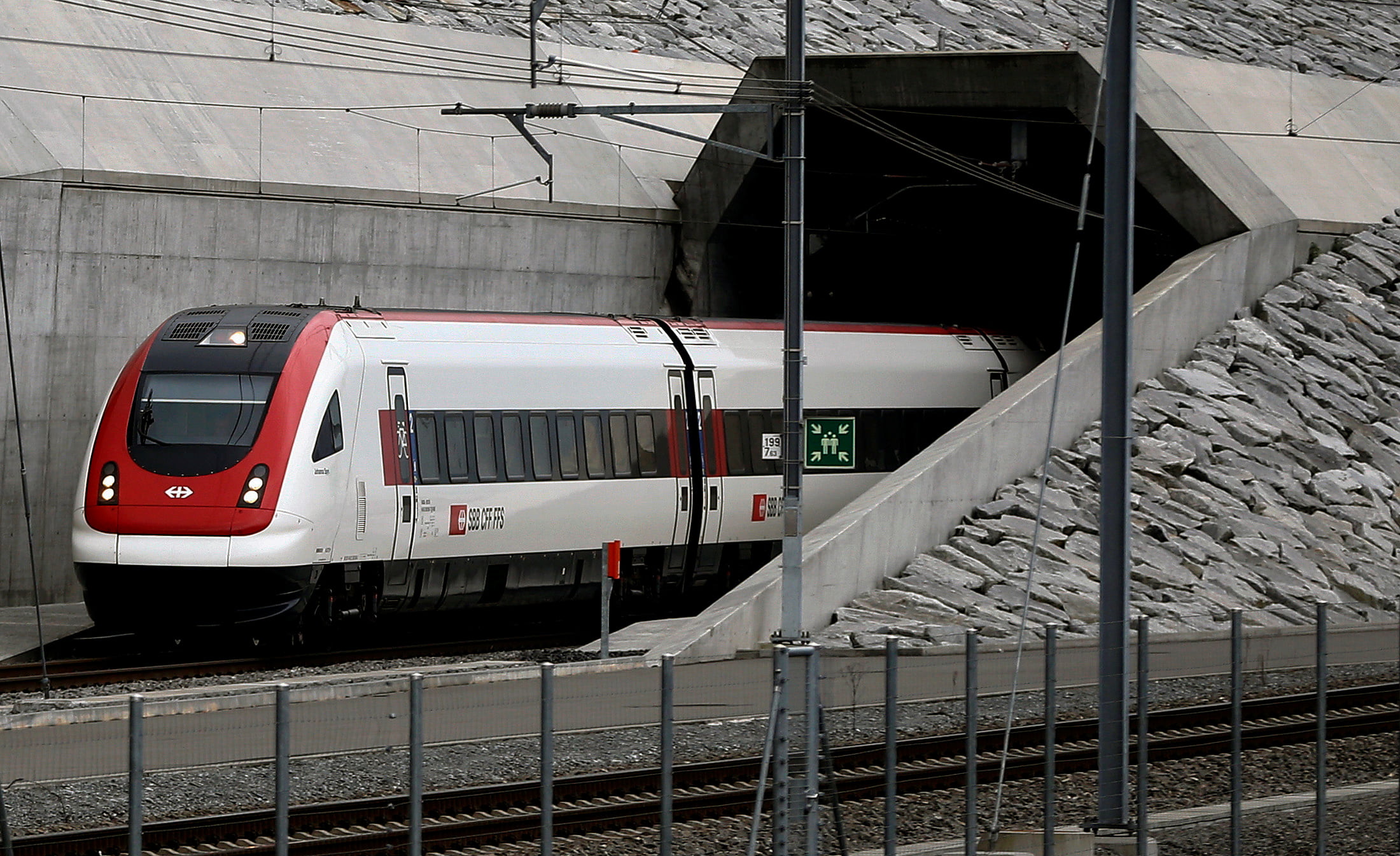 Le plus long tunnel ferroviaire du monde inauguré en Suisse - 3