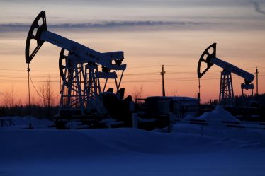 Le prix du pétrole bondit après un accord pionnier sur les réductions du pétrole - 20