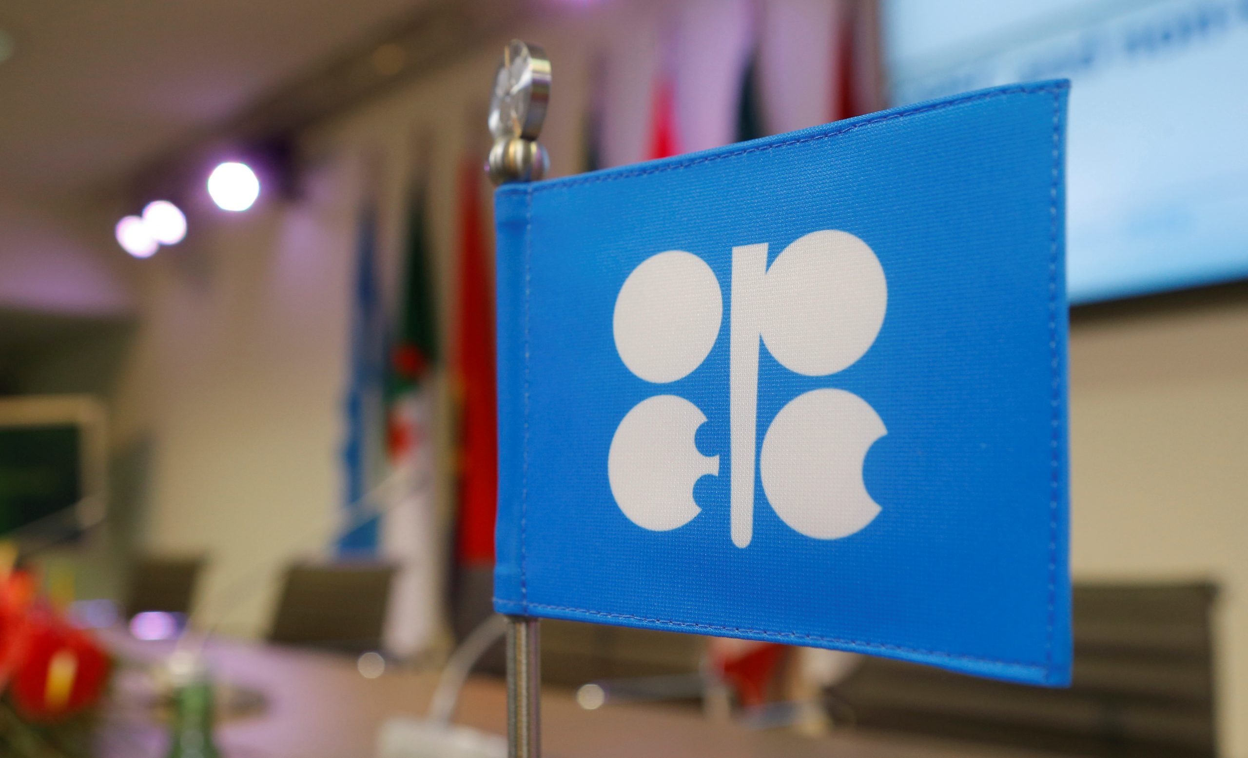 Les pays producteurs de pétrole promettent des baisses de production 4 Les pays producteurs de pétrole promettent des baisses de production - 3