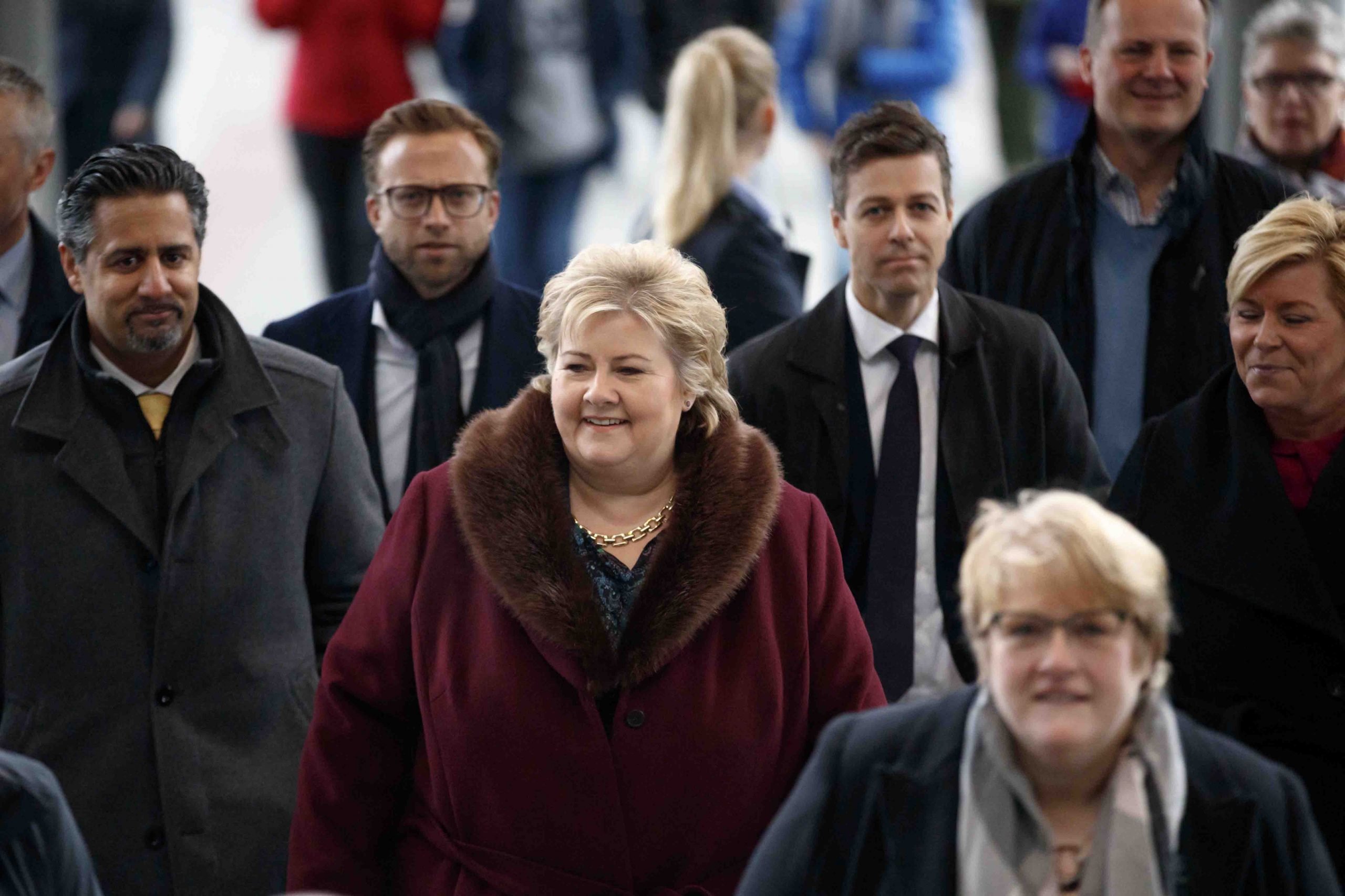 Erna Solberg défend des milliards contre les routes et les armes 4 Erna Solberg défend des milliards contre les routes et les armes - 3