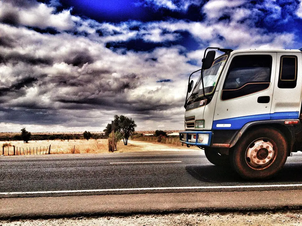 La plupart des gens craignent de rencontrer des camions étrangers dans la circulation 4 La plupart des gens craignent de rencontrer des camions étrangers dans la circulation - 3