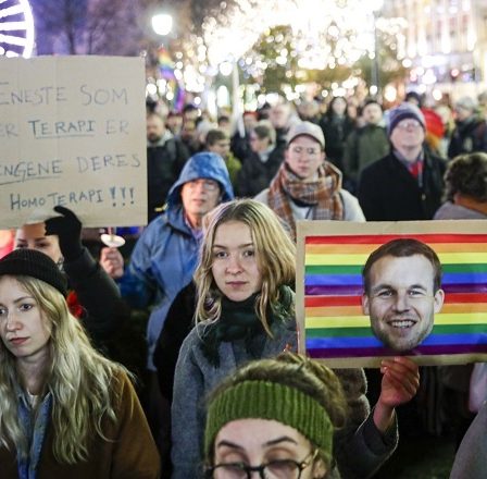 200 personnes manifestent contre l'homothérapie à Oslo 8 200 personnes manifestent contre l'homothérapie à Oslo - 7