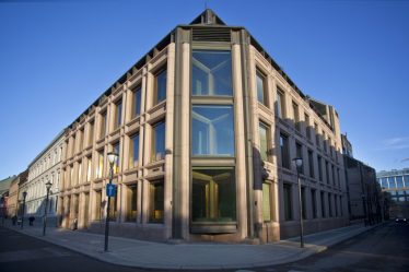 TAUX DE POLITIQUE CLÉ RÉDUIT DE 0,25 POINT DE POURCENTAGE À 0,50 POUR CENT - 16