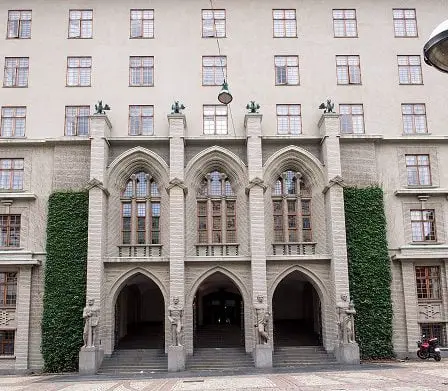 Cinq accusés de fraude à la sécurité sociale dans des centres de soins automobiles à Bergen 18 Cinq accusés de fraude à la sécurité sociale dans des centres de soins automobiles à Bergen - 17