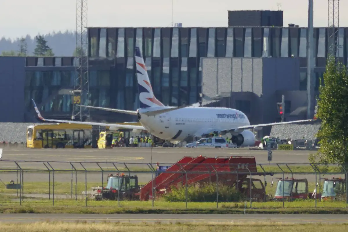 PHOTO : Le premier avion avec des évacués afghans atterrit à l'aéroport d'Oslo Gardermoen 4 PHOTO : Le premier avion avec des évacués afghans atterrit à l'aéroport d'Oslo Gardermoen - 3