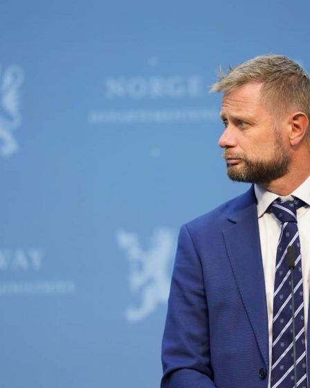 Le ministre de la Santé Høie demande aux Norvégiens de continuer à suivre les règles de contrôle des infections pour le bien des enfants - 16