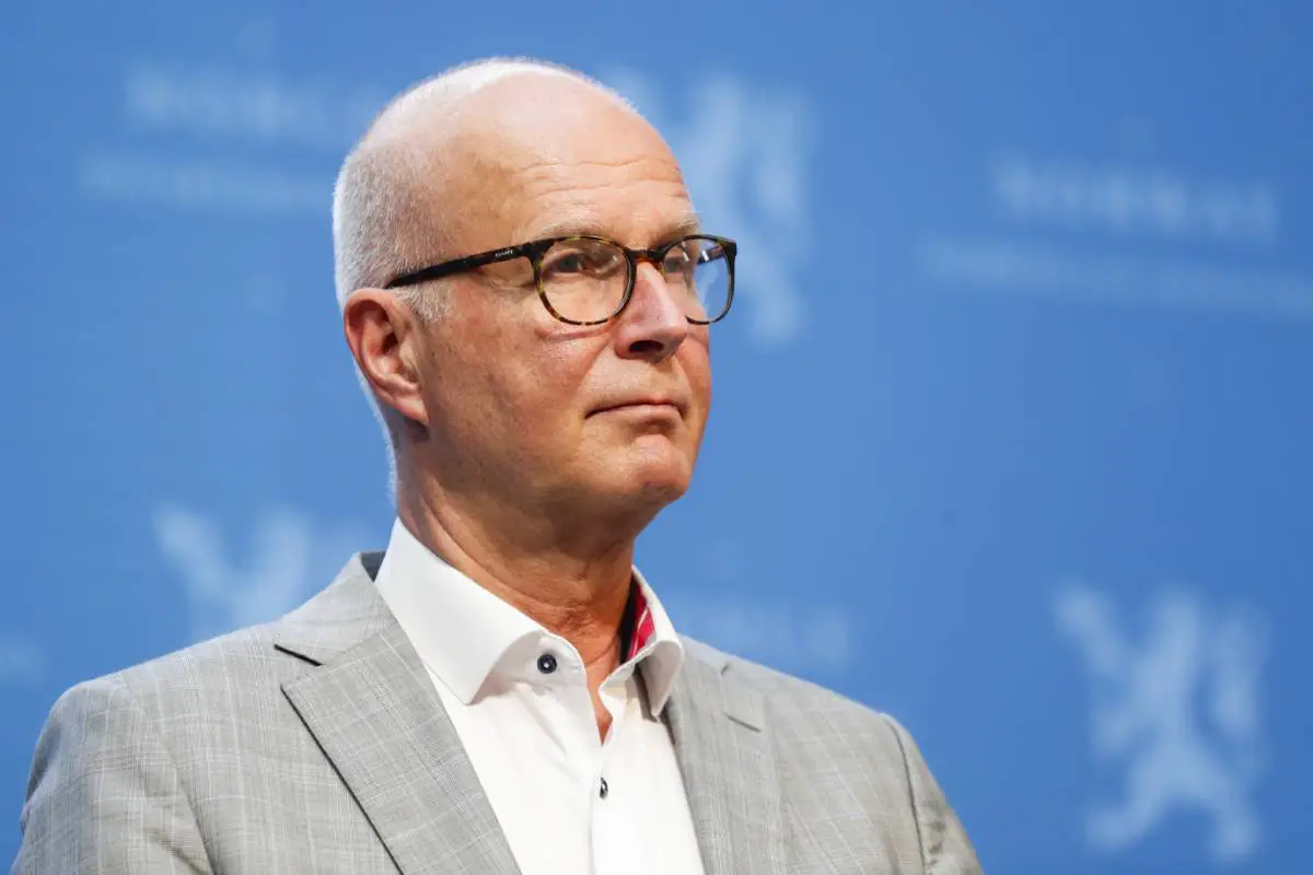 Les États-Unis veulent offrir une troisième dose de vaccin à leur population. Guldvog doute que la Norvège fasse de même 4 Les États-Unis veulent offrir une troisième dose de vaccin à leur population. Guldvog doute que la Norvège fasse de même - 3