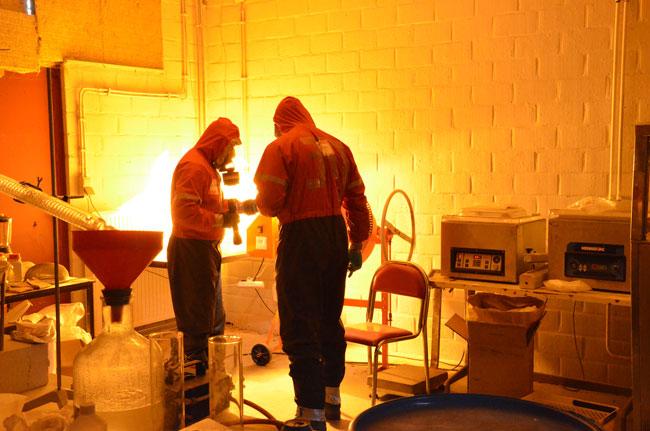 Comment démanteler les laboratoires de drogues illicites ? 4 Comment démanteler les laboratoires de drogues illicites ? - 3