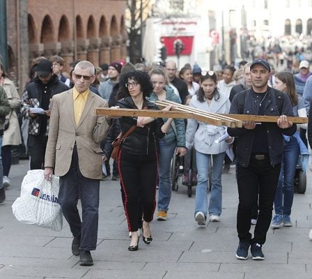 Des chemins de croix ont été organisés dans plusieurs villes norvégiennes 11 Des chemins de croix ont été organisés dans plusieurs villes norvégiennes - 10