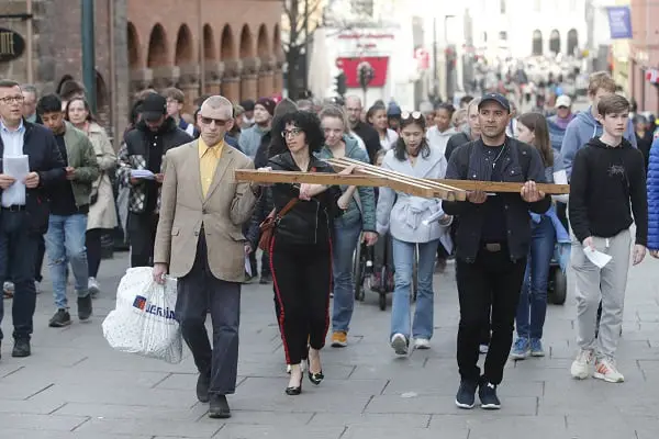 Des chemins de croix ont été organisés dans plusieurs villes norvégiennes 4 Des chemins de croix ont été organisés dans plusieurs villes norvégiennes - 3