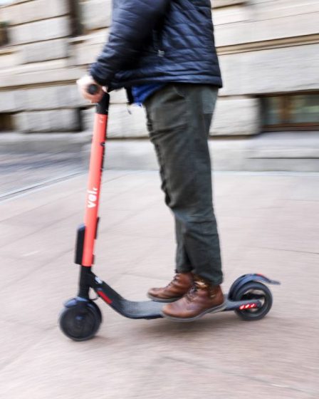 Un conducteur de scooter électrique grièvement blessé dans une collision avec un tramway sur rail à Bergen 8 Un conducteur de scooter électrique grièvement blessé dans une collision avec un tramway sur rail à Bergen - 7