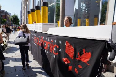 PHOTO : des militants d'Extinction Rebellion bloquent l'entrée du ministère norvégien du Pétrole - 16